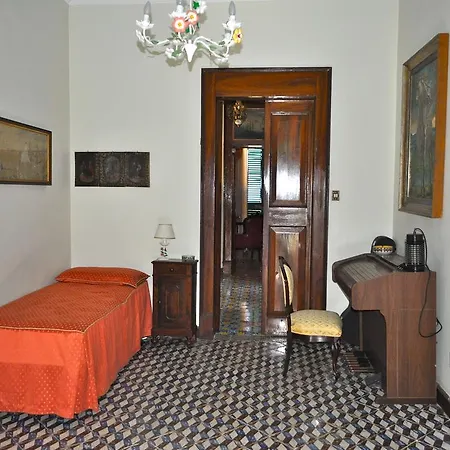 Elizabeth Villa *
